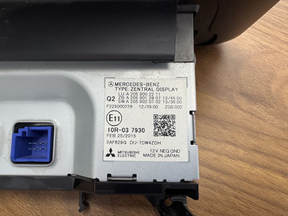 Навигация за Mercedes W205 C class дисплей