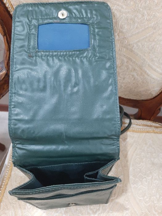 Симпатичная сумочка ,привозная,удобная ,много каршашек