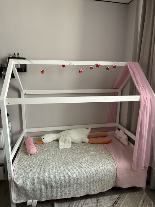 Домик кровать + новый матрас