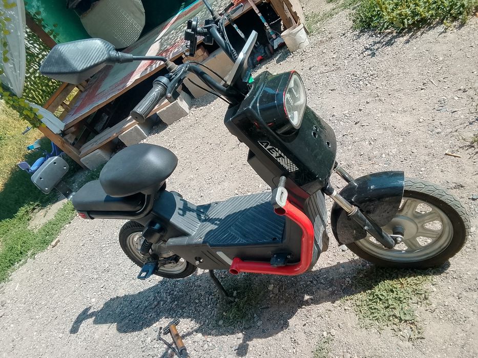 Продам электроскутер Танк