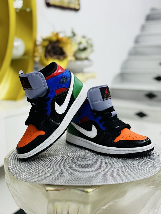 NIKE AIR JORDAN 1 MID, size 37,5