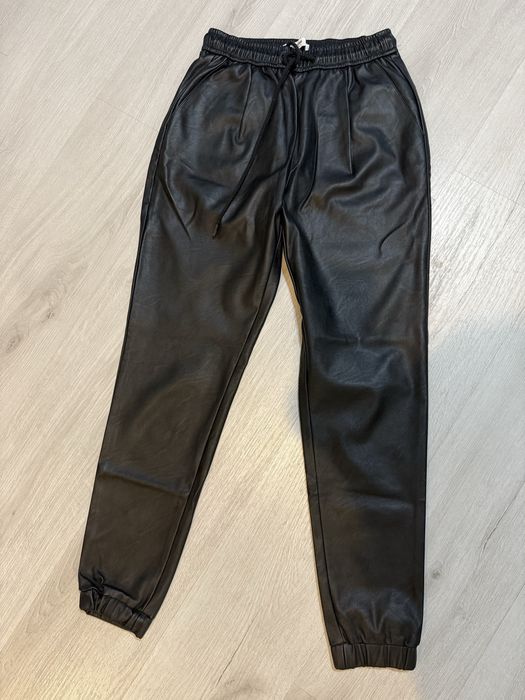 Черен кожен панталон Pull&bear