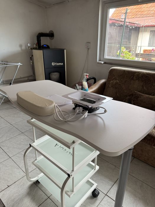 Vand masa cupio de unghii cu aspirator