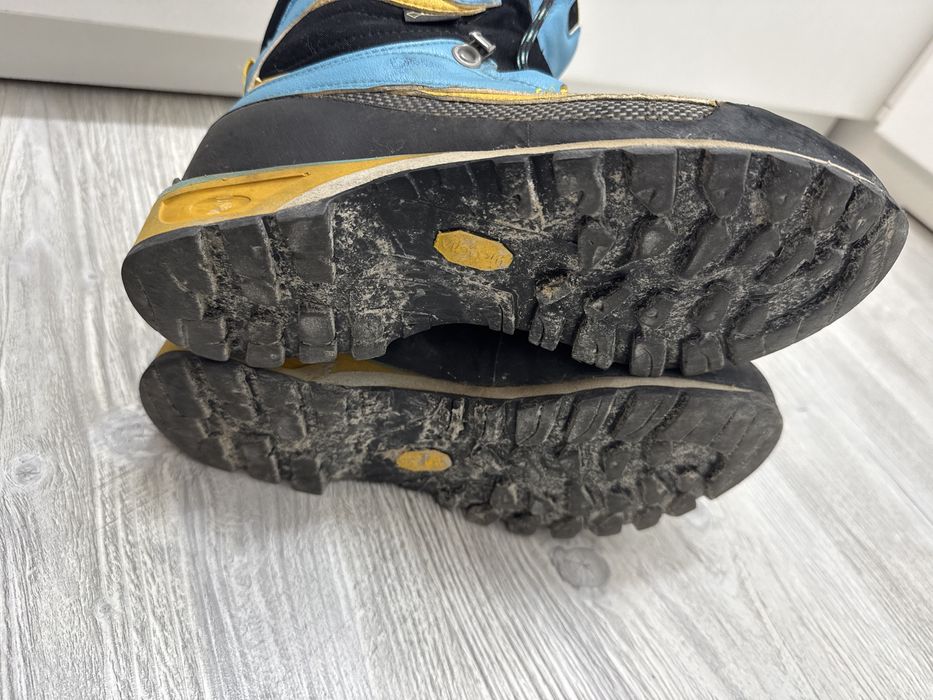 Bocanci La Sportiva Gore-Tex, mărimea 37, originali, trekking/munte