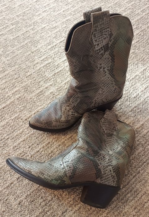 Ciocate scurte, măsura 37, piele