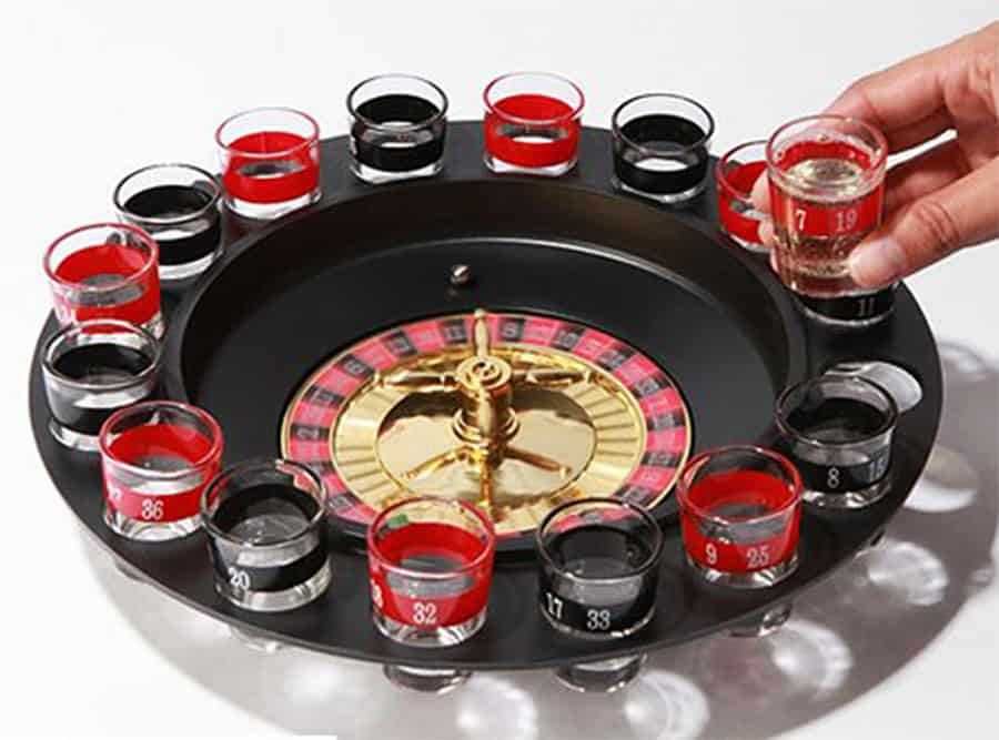 Рулетка с чашки – игра с 16 шотове, гарантирано незабравимо парти