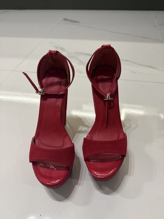 Shoe aquarium сандали на платформа в червен цвят