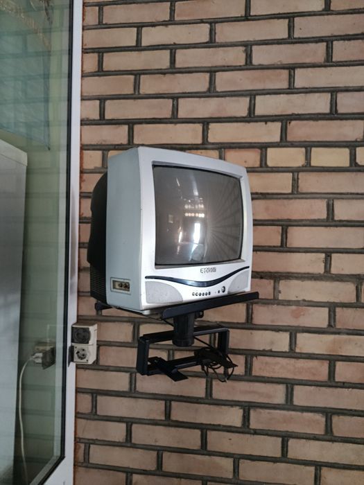 3 та телевизор сотилади