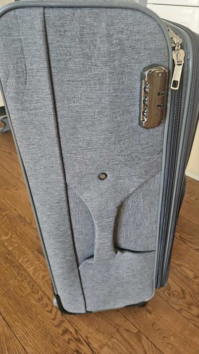 Куфар XXL размер /75/49/25 см,допълнително  разширение,плат с колелца