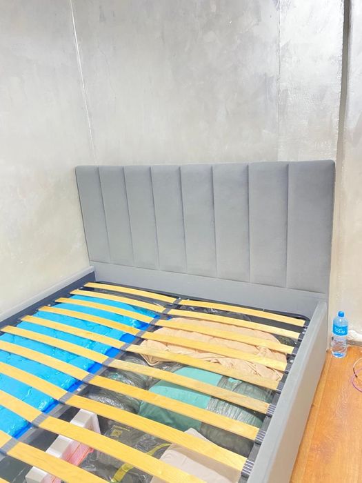 Кровать для спальни