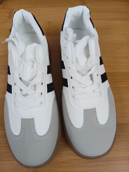 Кроссовки женские