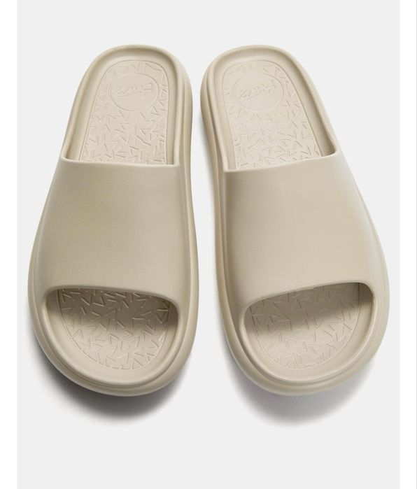 Продаю прорезиенные сандалии