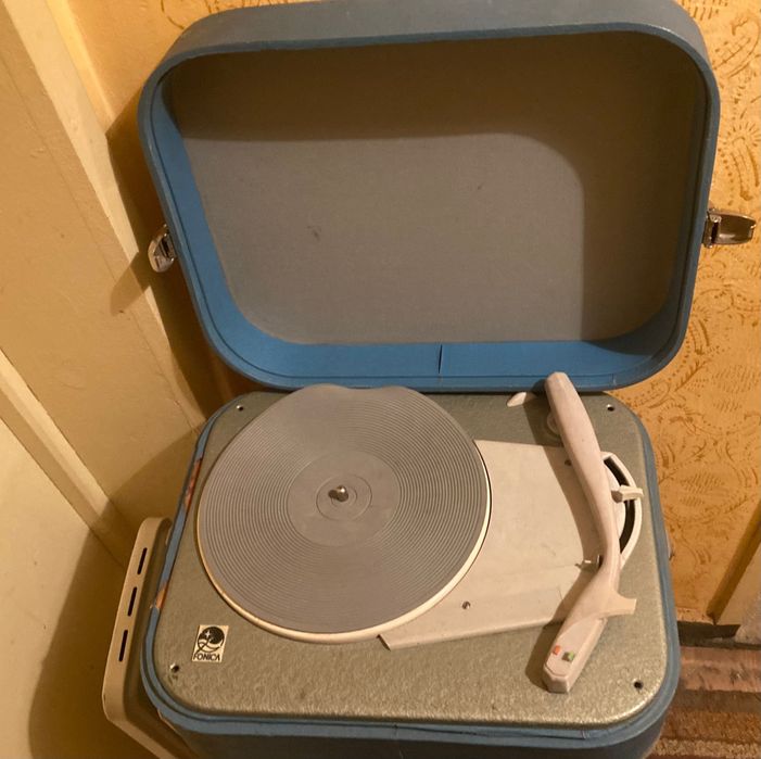 Старинен ретро грамофон