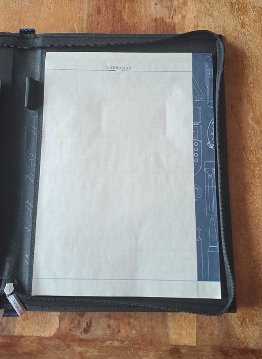 папка  за документи черен със синьо без/с цип Марксман Marksman А4