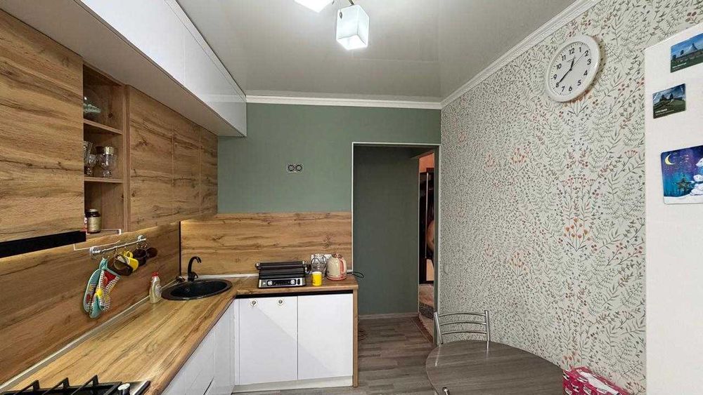 Продается 3-комн квартира, Центр, 2 этаж