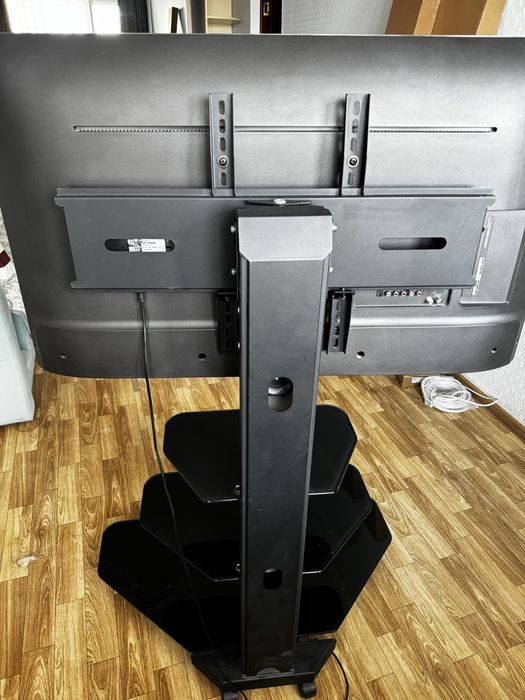 стеклянная стойка под телевизор