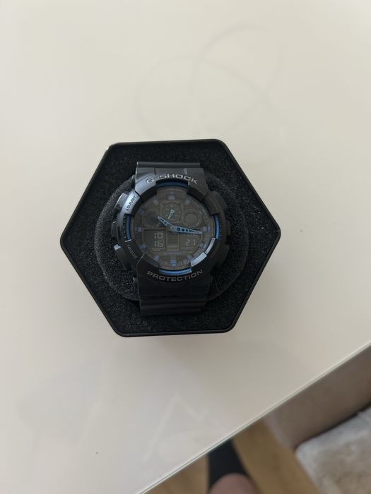 Часовник gshock GA-100-1A2ER