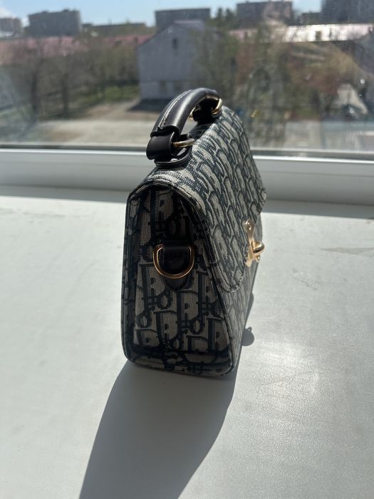 Сумка(сөмке) жыртық емес, бауы бірге бар