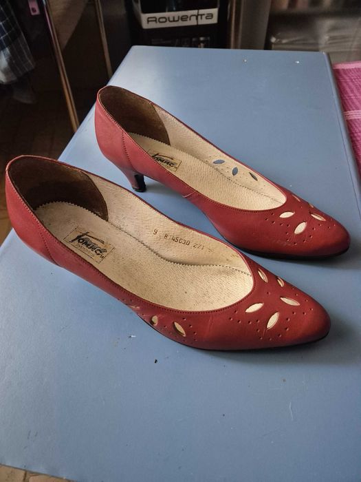 Pantofi damă, culoare roșie, realizați din piele naturală, marime 41, brand Tomis