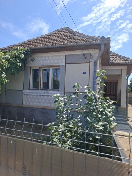 Vând casă cu 2 camere Mediesu Aurit