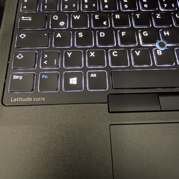 Лаптоп DELL Latitude E5570/i5-6300U/8GB RAM/256GB SSD/Подсветка