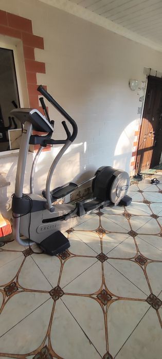 Эллиптический тренажёр профессиональный