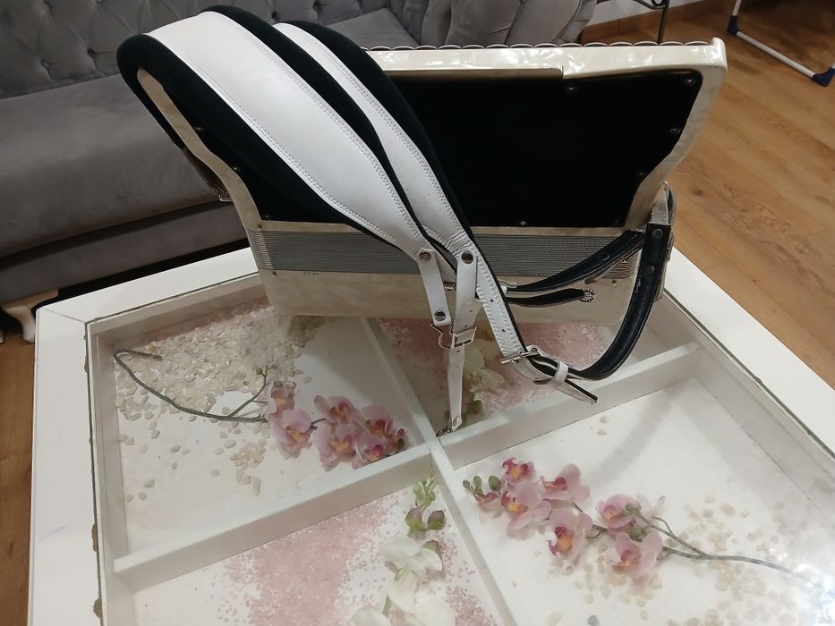 Acordeon Crucianelli 120 Basi muzica Bugari