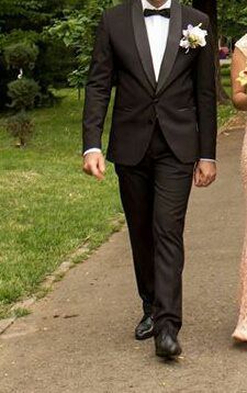 Costum ginere impecabil