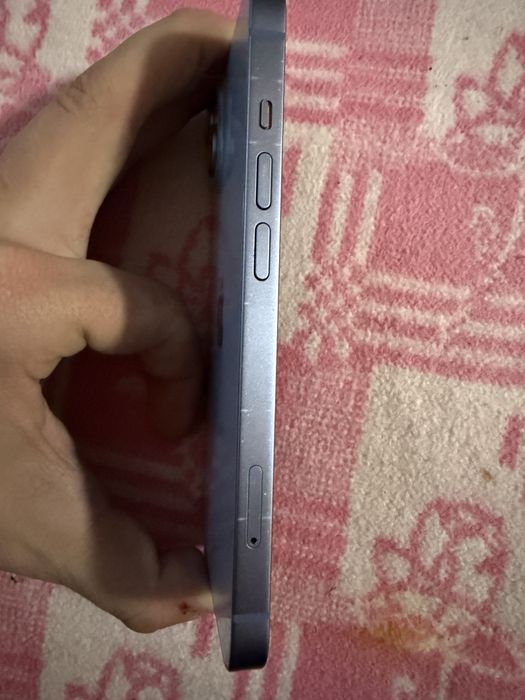 Син Iphone 14.