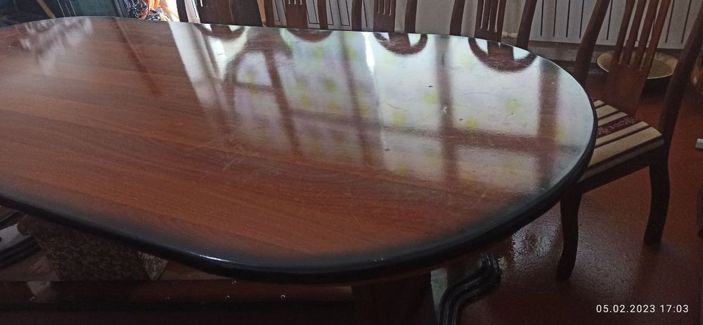 Стол 12 та стул билан