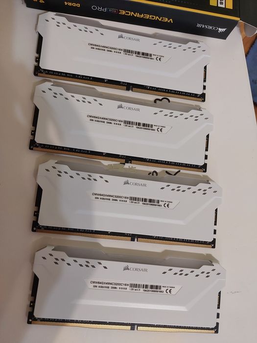 32GB 3200Mhz CL16 - DDR4 рам памет