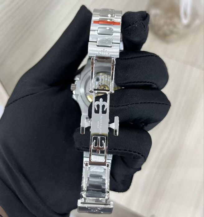 Часы Patek Philippe Nautilus