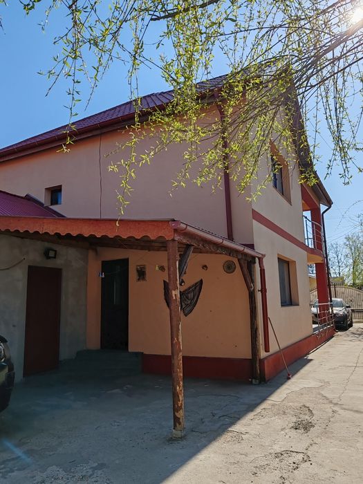 Casa cu piscina+ garaj in VADU PASII