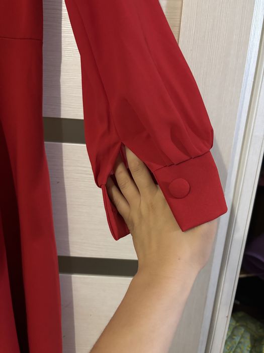 Продам красивое красное платье за 5000