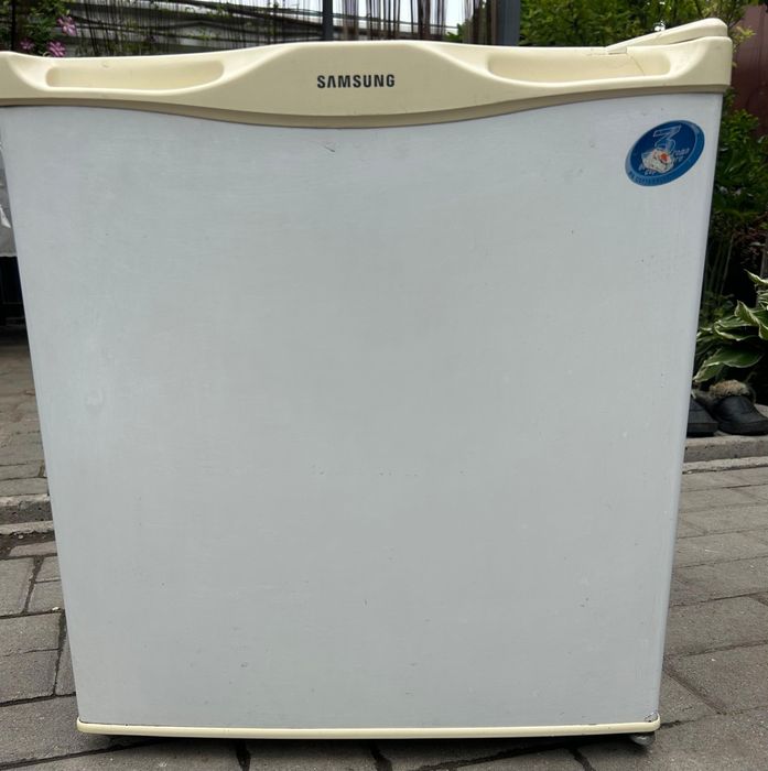 Мини холодильник SAMSUNG