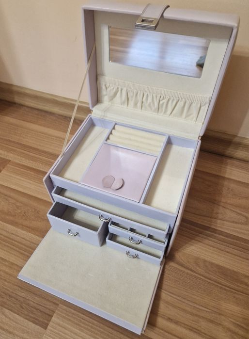 Кутия за бижута - лилава