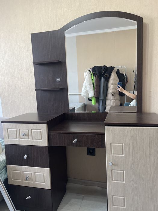 Косметический столик