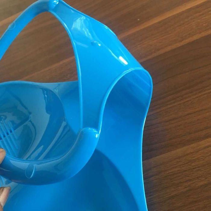 Преносима, пластмасова шейна с дръжка - цветове червен, син и зелен