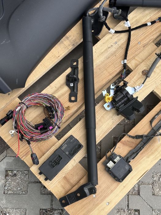 Автоматичен багажник AUDI A7 C8 комплект