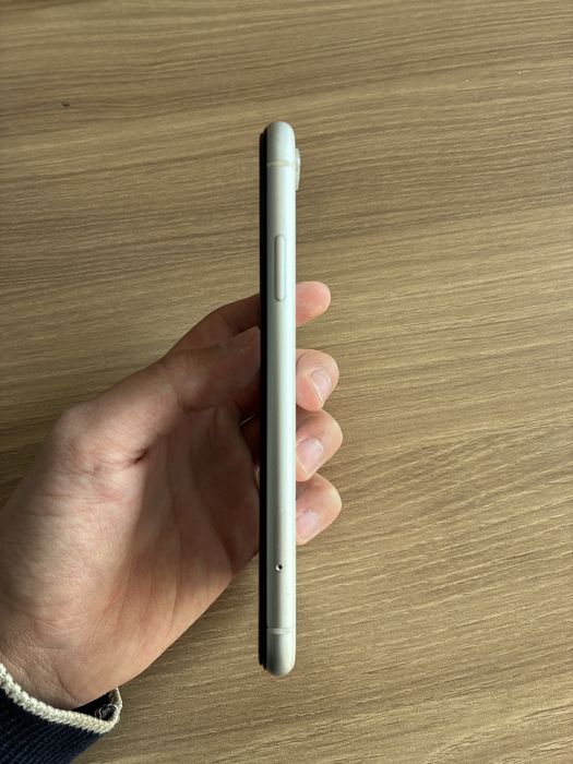iPhone XR белый 128гб