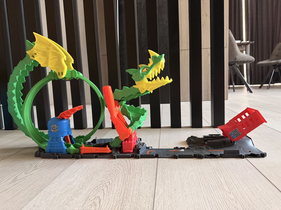 Hot wheels city «атака дракона»