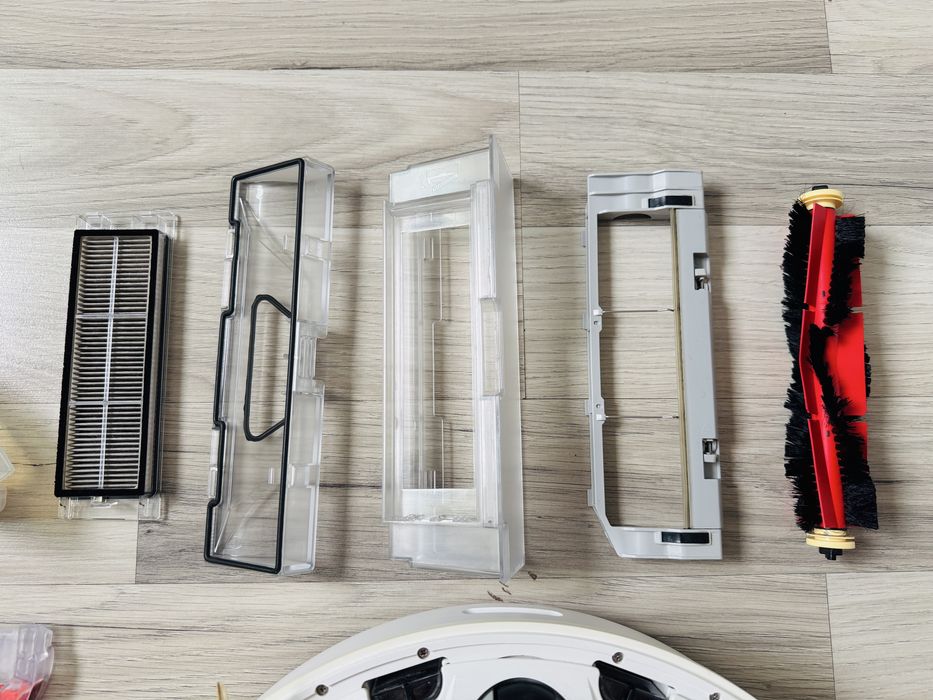 Roborock S5 Max Aspirator robot la cutie