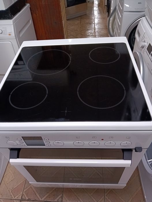 Свободно стояща печка с керамичен плот Бош Bosch 2 години Гаранция!