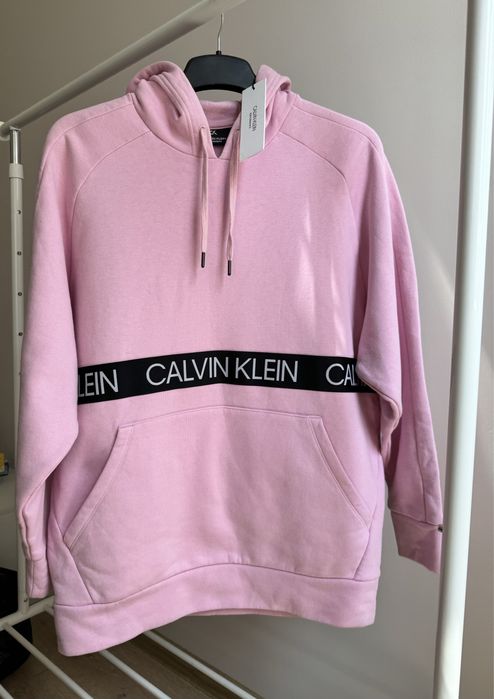 суитчър Calvin Klein