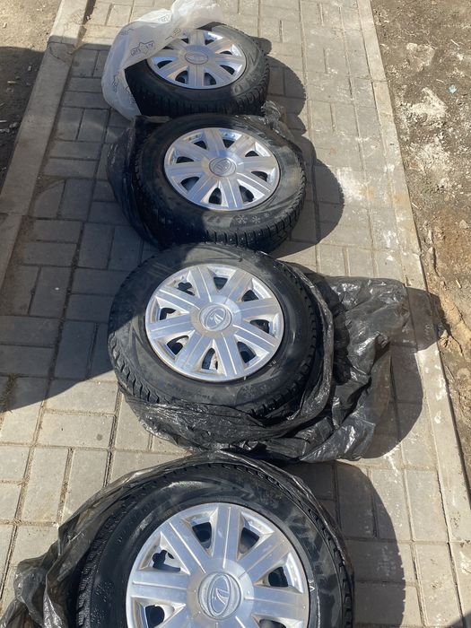 Шины с шипами комплект