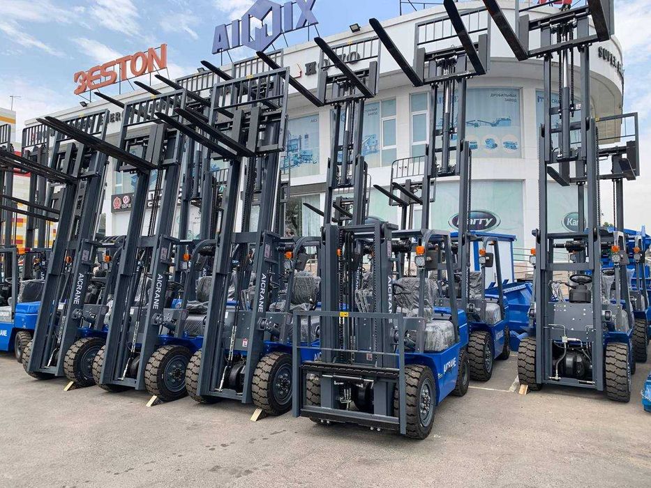 Кара (вилочный погрузчик) 3Тонны 4.5метра в наличии.