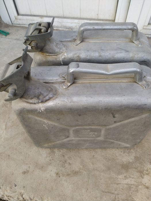 Канистр для бензина