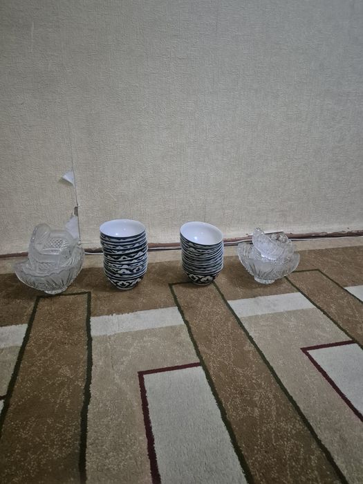 Chinni idishlar sotiladi