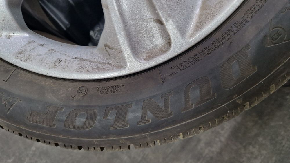 Set 4 jante Ford Kuga cu anvelope  iarna Dunlop 235/55R17