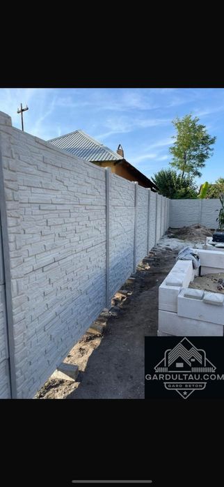 Garduri din beton comprimat Montaj profesional stalpi placi gard